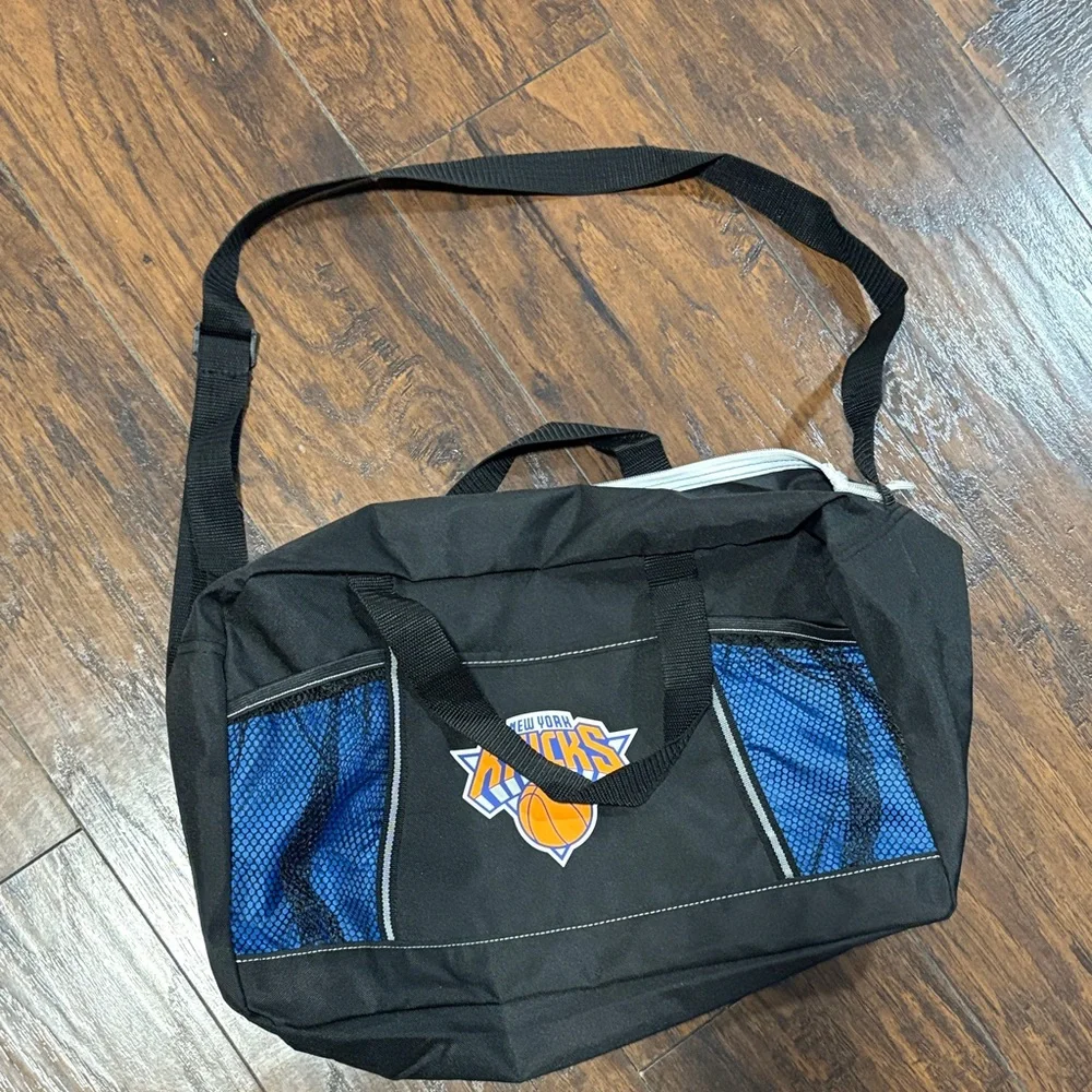 NY Knicks Crossbody Gym Bag